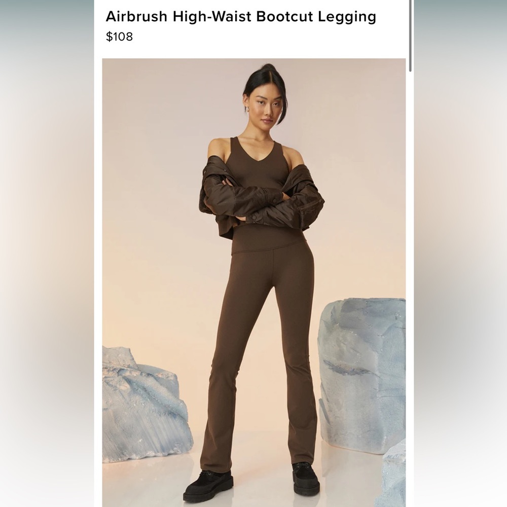 BNWT Alo Yoga high rise airlift bootcut legging - espresso